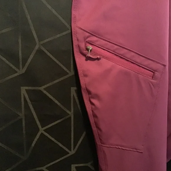 NWOT Scrubletics Women’s Scrubs with two zippered pockets - Picture 4 of 8